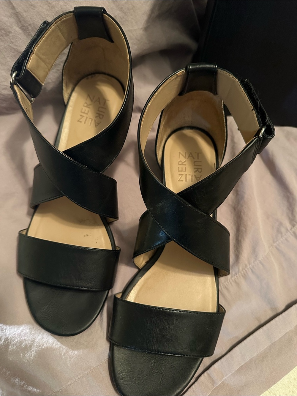 Naturalizer Black Cross Strap Block Heel Sandal Size 8.5 Ankle Strap Open Toe - Picture 2 of 9